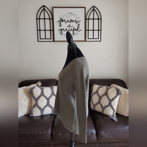 Athleta Hanover Refined V-Neck Pullover Sweater In Sage Green Sz XXS Wool Blend - Picture 4 of 10